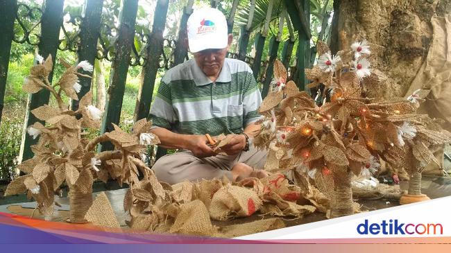 Unik Ada Pohon Natal Mini dari  Karung  Goni  di Bandung