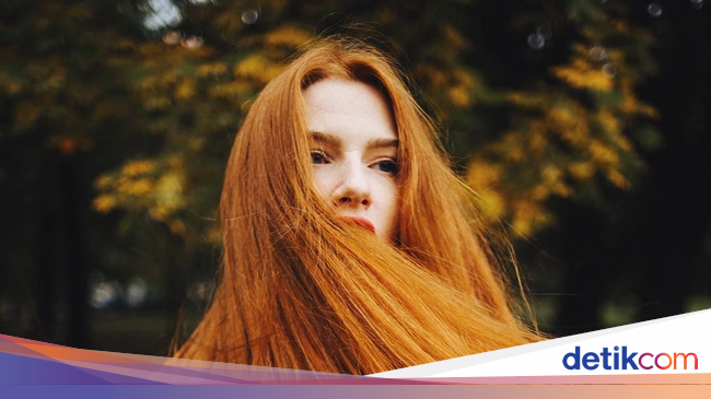 Foto Cantiknya Wanita Berambut Sangat Panjang  yang 