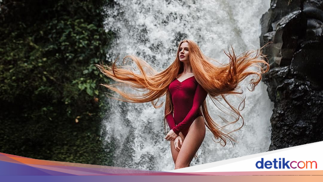 Foto: Saat Wanita Berambut Super Panjang Traveling ke Bali