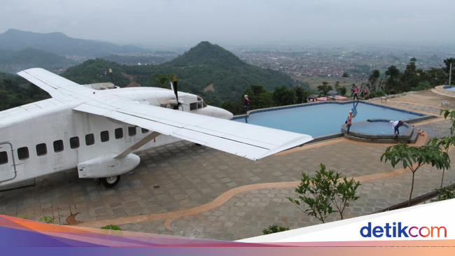 Yang Unik di Bandung: Pesawat di Atas Gunung