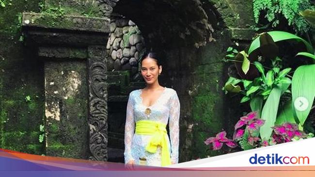 Ayu Tenan! Tara Basro dengan Kebaya Bali