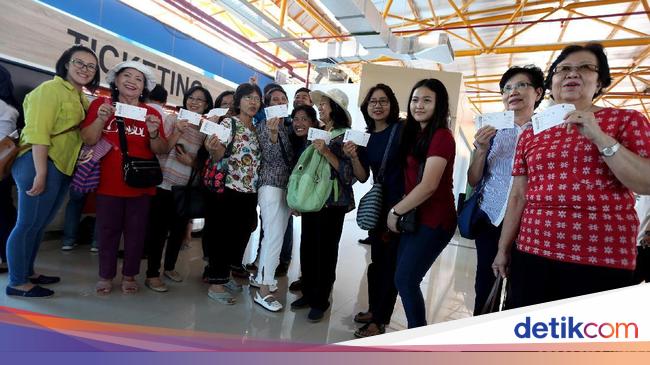 Senyum Lebar Warga Ramai-Ramai Jajal Kereta Bandara Soetta 