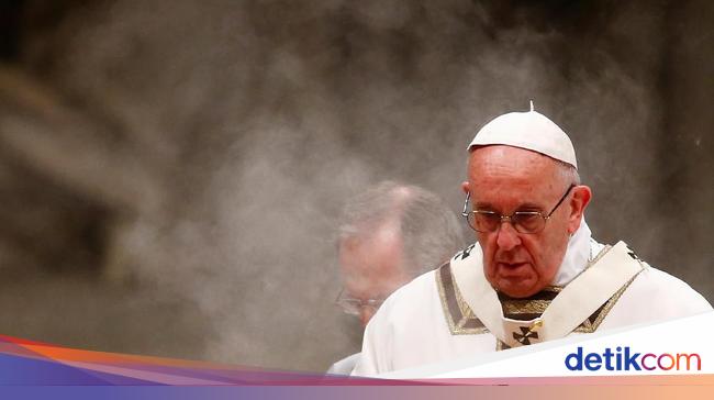 Paus Francis Serukan 'Letakkan Ponsel dan Buka Bible'