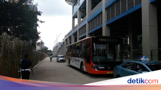 Naik Bus TransJakarta Langsung Nyambung ke Kereta Bandara 