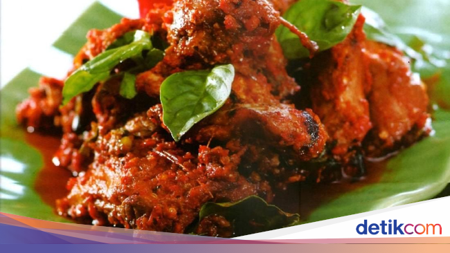 Makan Siang Rica-rica Pedas Enak di 5 Restoran Manado di 