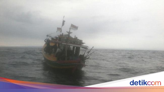 Mesin Mati Kapal Nelayan Terombang ambing 3 Hari di Mesin Mati Kapal Nelayan Terombang ambing 3 Hari di