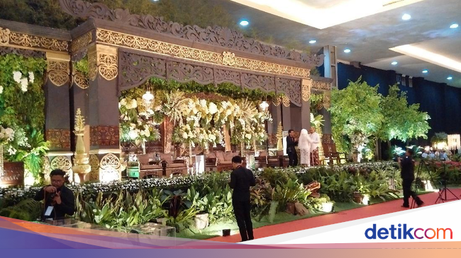 Mengintip Dekorasi Bernuansa Jawa di Akad Nikah Putri Mengintip Dekorasi Bernuansa Jawa di Akad Nikah Putri