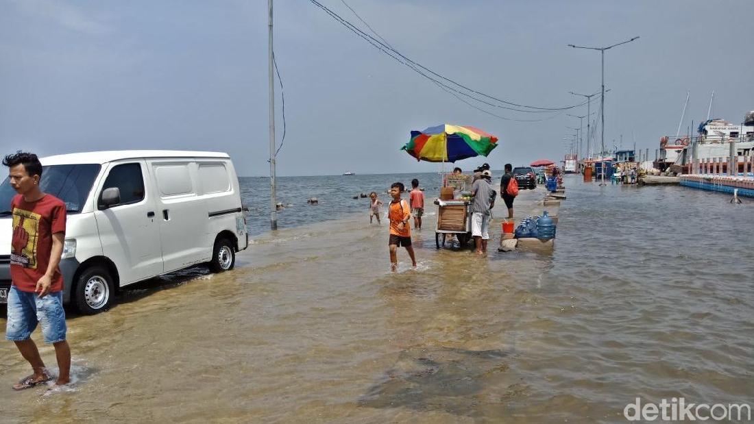 Cegah Banjir, Sudin SDA Jakut Siapkan 8 Ribu Karung Pasir