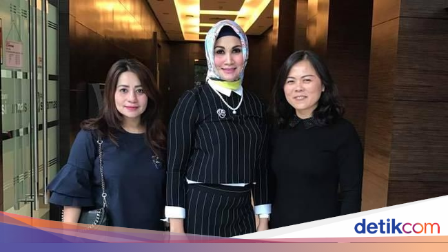 Foto: Gaya Glamour Istri Wakil Walikota Gorontalo yang 