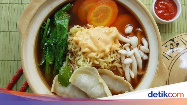 Resep Mie : Hot Ramen Soup with Fiesta Gyoza