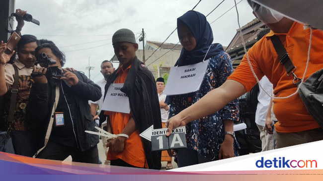 Polisi Gelar Rekonstruksi Pembunuhan Arsitek Feri di Depok Polisi Gelar Rekonstruksi Pembunuhan Arsitek Feri di Depok