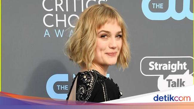 Foto Gaya Artis dengan Poni Bayi Tren Rambut 2019 yang Foto Gaya Artis dengan Poni Bayi Tren Rambut 2019 yang