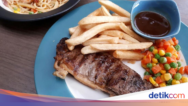 Beranda Depok: Mencicip Sirloin Steak di Kafe Asri 