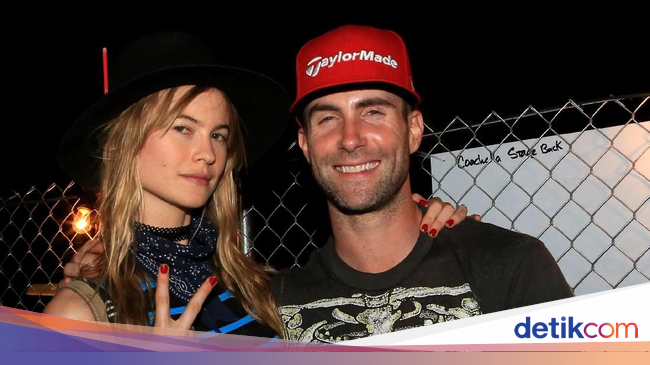 So Sweet Adam Levine Cat Rambut Jadi Pirang Lagi Demi So Sweet Adam Levine Cat Rambut Jadi Pirang Lagi Demi