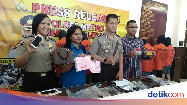 Anggota DPRD Kalsel H Zanie Lelang Sepatu Louis Vuitton, Uangnya untuk  Bangun Musala di Sungai Tabuk - Kalimantan Live