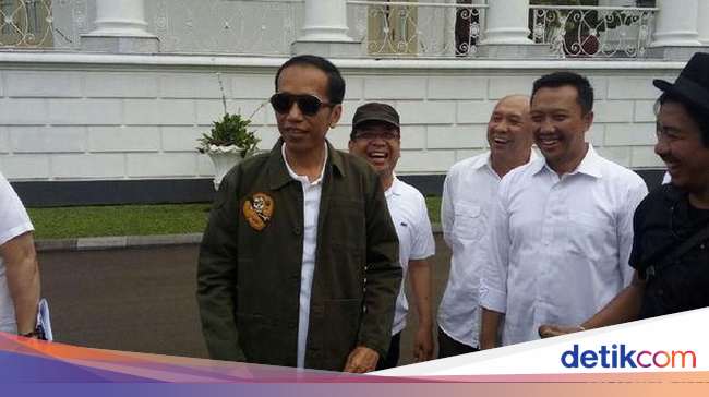 Cerita Jokowi Kepincut Jaket Garang Made In Bandung