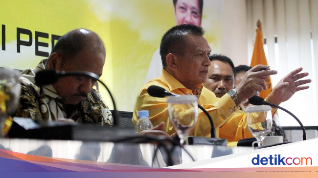 PD-PAN-PKB Beri Sinyal Poros Ketiga, Golkar Fokus 