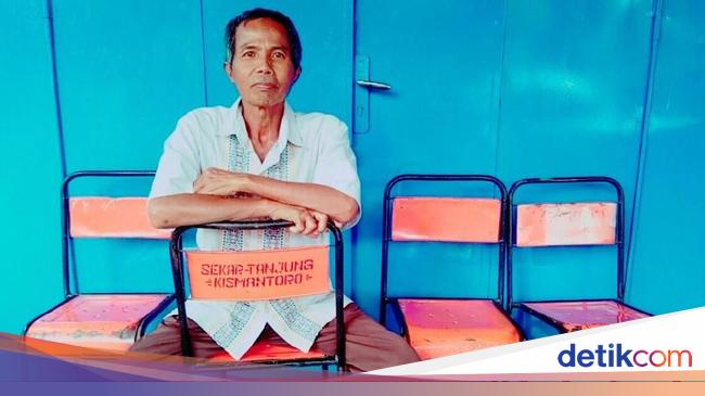 Arti Tulisan di Kursi Kondangan yang Dipakai Anak Arti Tulisan di Kursi Kondangan yang Dipakai Anak