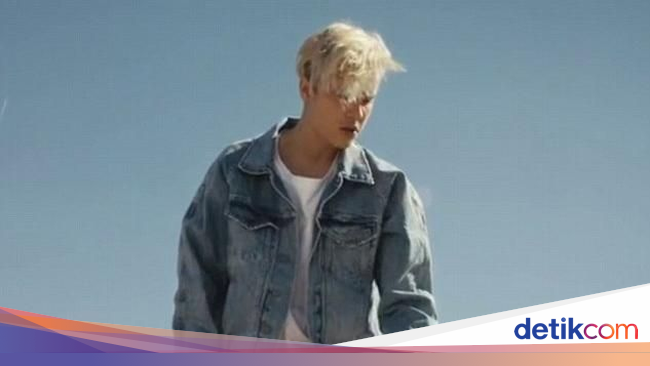 Foto: Gaya Selebriti Dunia Pakai Jaket Denim ala Dilan
