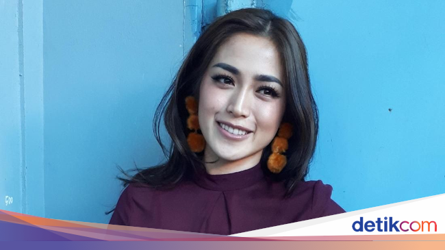 Olga Syahputra Bikin Warna Hidup Jessica Iskandar Lebih Indah Olga Syahputra Bikin Warna Hidup Jessica Iskandar Lebih Indah