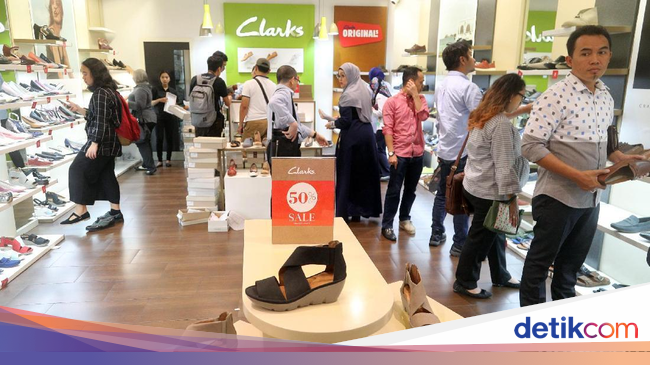 sepatu lowongan toko Malam 10 Jam Clarks Tutup Buruan!