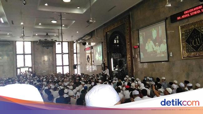 Tablig Akbar Di Sunda Kelapa Ustaz Somad Ceramah Soal Iman Tablig Akbar Di Sunda Kelapa Ustaz Somad Ceramah Soal Iman