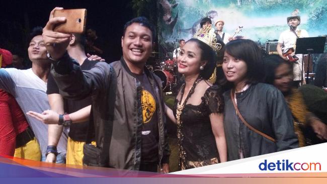 Pentas Teater Humor 'Jumadi' Bubar, Penonton Rebutan 