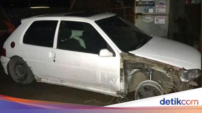 Kendarai Mobil Tanpa Ban Depan Pengemudi Ini Kena Tilang 