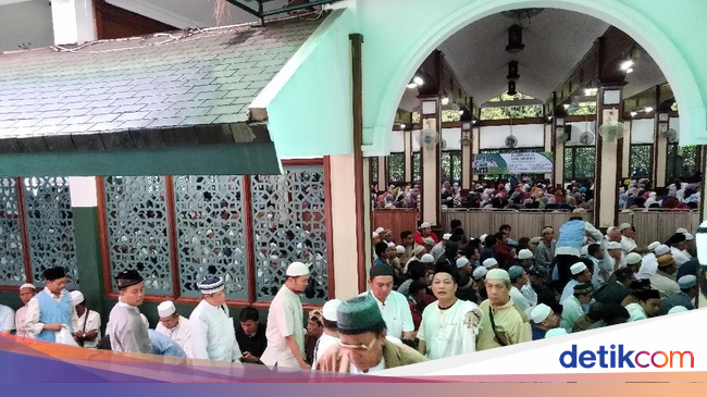 Ceramah Ustaz Somad Jemaah Padati Masjid  Sunda  Kelapa 