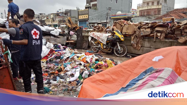 Foto: Sumbangan Pakaian untuk Korban Kebakaran Taman Sari 