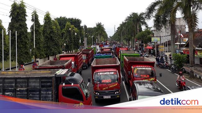 Indonesia Bebas dari Truk Bekas Impor Indonesia Bebas dari Truk Bekas Impor