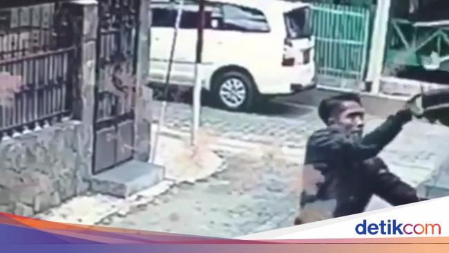 Viral, Pria Maling Burung Terekam CCTV di Bandung