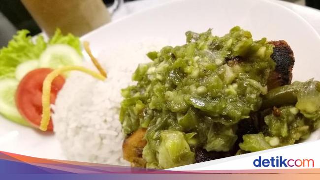 Biar Kenyang dan Hangat, Enaknya Makan Lidah, Iga dan Ayam 