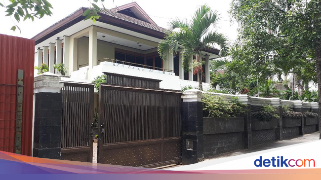 Fuad Amin Singgah ke Rumah Mewah Anggota DPR Itu Tidak Fuad Amin Singgah ke Rumah Mewah Anggota DPR Itu Tidak
