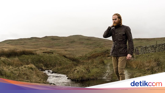 Foto  Gaya Traveling Pria  Brewokan Ganteng  dari  London  Foto  Gaya Traveling Pria  Brewokan Ganteng  dari  London