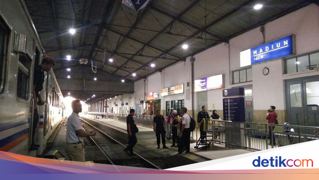 Kedatangan Kereta di Stasiun Madiun Terlambat 5 Jam, Ini 