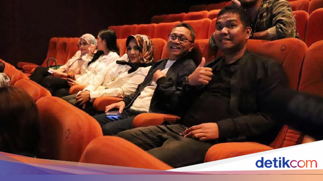 Nonton Dilan Bareng Istri, Zulkifli Hasan Teringat Cinta 