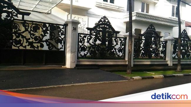 Melihat Rumah  Mewah  OSO yang Jadi Lokasi Syukuran Hanura 