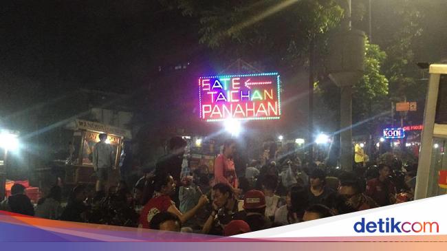 Pemprov Dki Pindahkan Pedagang Sate Taichan Ke Depan Senayan City