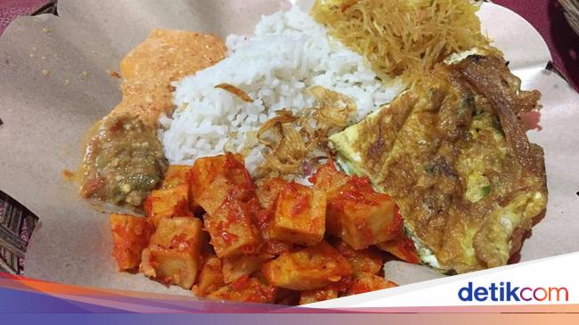 Gurih Mantap Nasi Uduk Betawi dengan Lauk Komplet