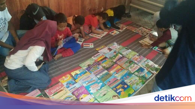 Perpus Trotoar, Penyebar Virus Baca dari Lamongan