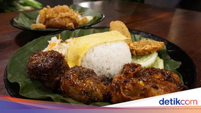 Ayam Kriwil: Puas Makan Ayam Kriwil dan Iga Bakar dengan 