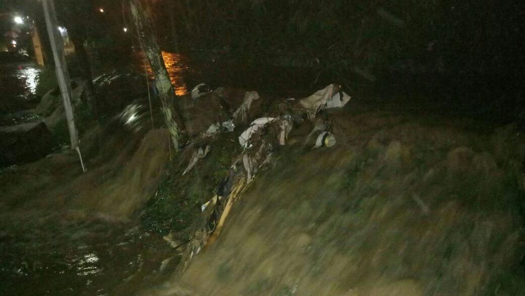 Tanggul Sungai Cikiley Bandung Jebol, Rumah Warga Terendam Banjir