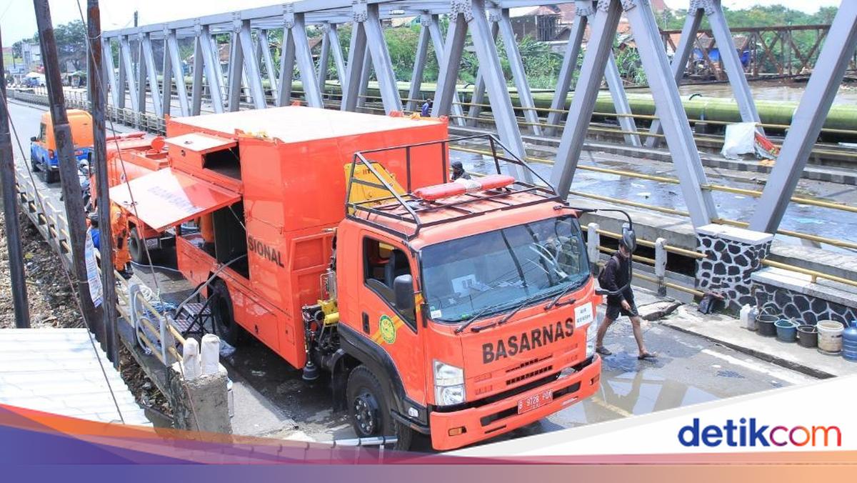 Mobil Basarnas Sulap Air Kotor Citarum Jadi Laik Pakai