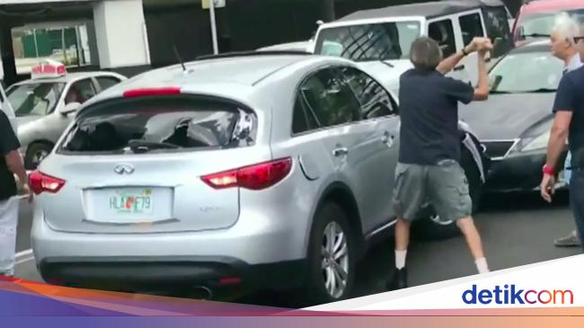 Mau Kabur Setelah Tabrak  Lari  Mobil  Dipukuli Pakai Palu Godam