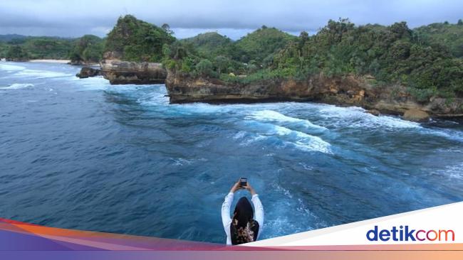 Pesona Pantai Batu Bengkung Yang Indah Dan Unik Di Malang Selatan 