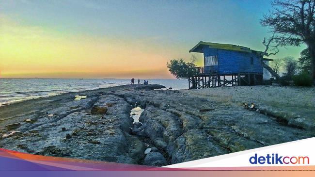 Pantai Di Maros Yang Dipenuhi Gugusan Batu Eksotik