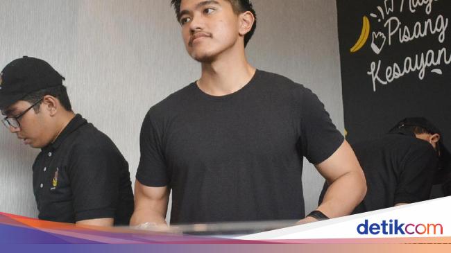 Di Surabaya Kaesang akan Kawinkan Sang Pisang dengan Markobar Di Surabaya Kaesang akan Kawinkan Sang Pisang dengan Markobar