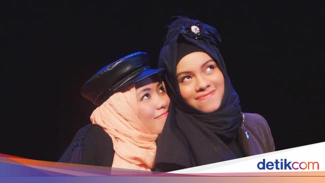 Foto 14 Gaya Hijab Unik Khas Keluarga Gen Halilintar