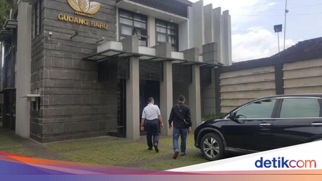 Melihat Kantor Gudang Baru Yang Digulung Gudang Garam